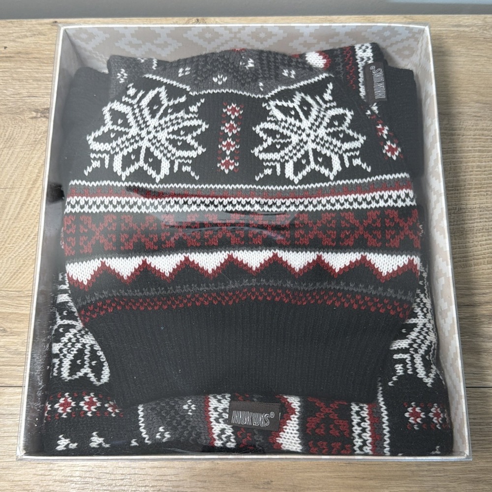 MUK LUKS Womens 3 Pc Winter Gift Set Beanie Scarf Touchscreen Gloves‎ Fair Isle